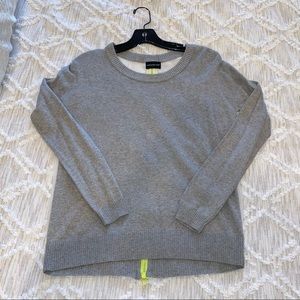 Amazing sweater with neon zipper in back